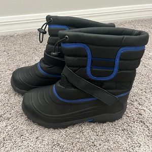 Boys size 6m snow boots
